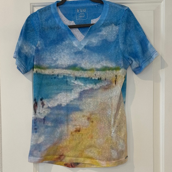 FDJ Tops - FDJ Scenic Beach Print V-Neck Tee - Blue Multi